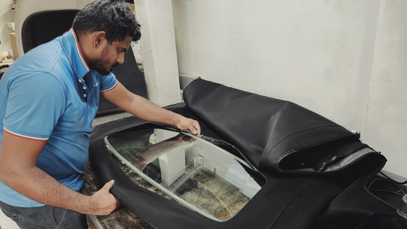 Car soft top rear glass window repair